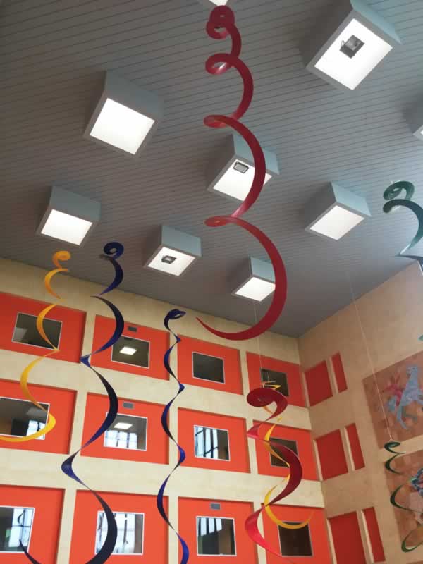 : Onde di luce, installazione (di) molle, Ospedale San Raffaele, Milano, 2017